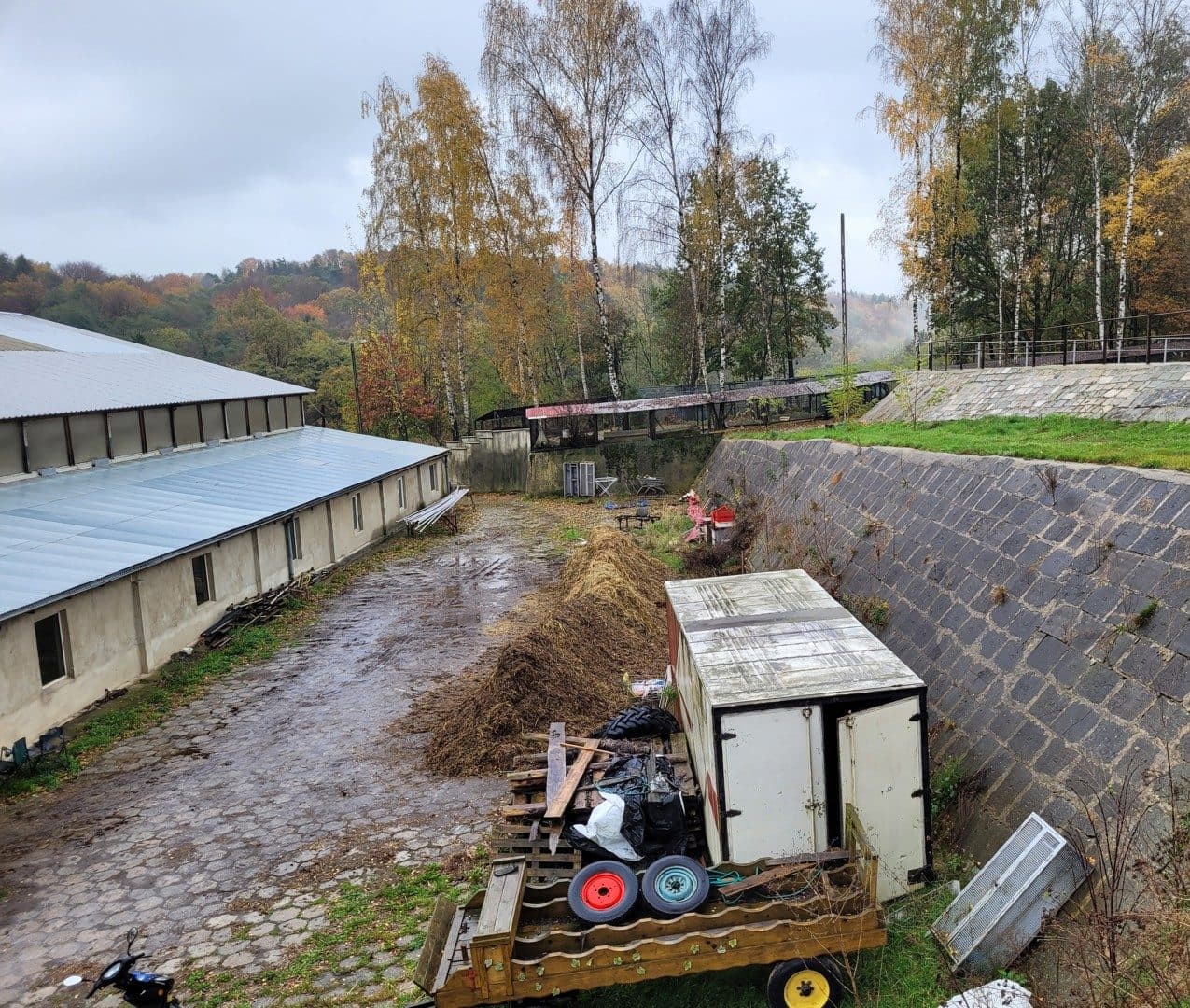 Kompleks nieruchomości położonych w miejscowości Rogów przy ul. Leśnej nr KW GL1W/00036078/0 oraz GL1W/00010178/2. – zdjęcie 11 z 17