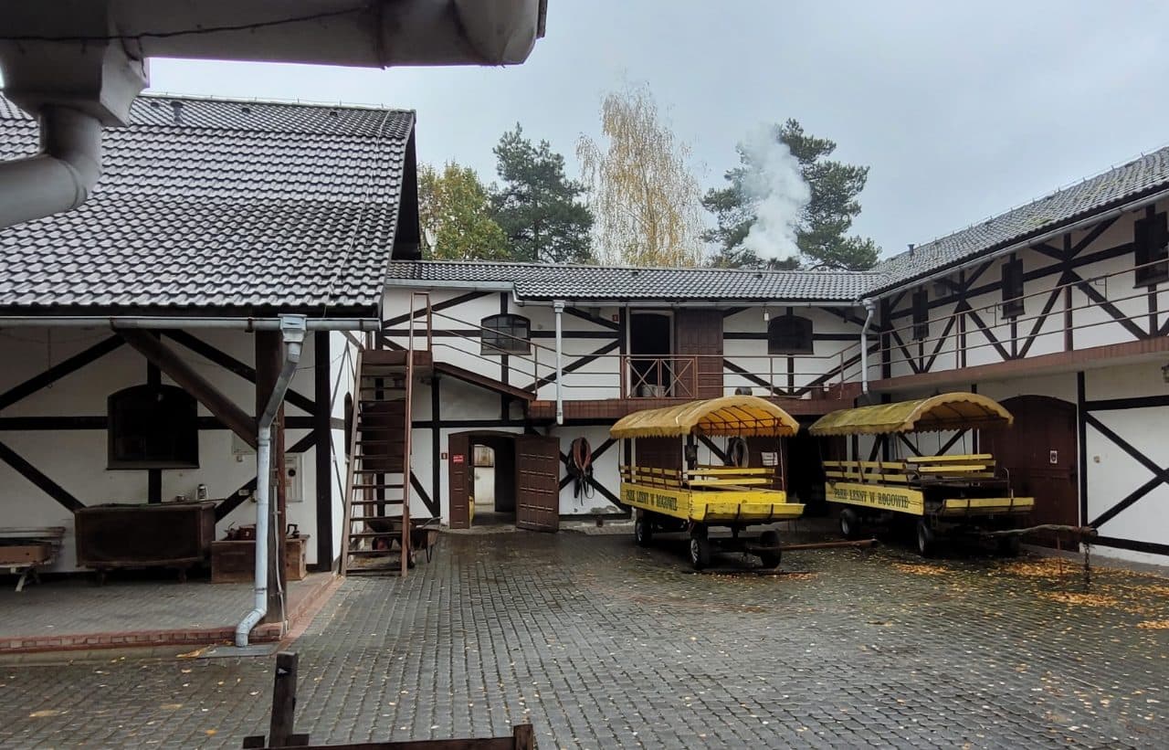 Kompleks nieruchomości położonych w miejscowości Rogów przy ul. Leśnej nr KW GL1W/00036078/0 oraz GL1W/00010178/2. – zdjęcie 4 z 17