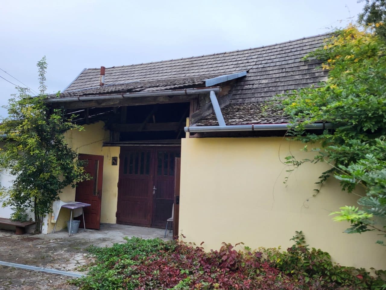działka nr 426 zabudowana budynkiem mieszkalnym- zamieszkałym i budynkiem gospodarczym – zdjęcie 4 z 4
