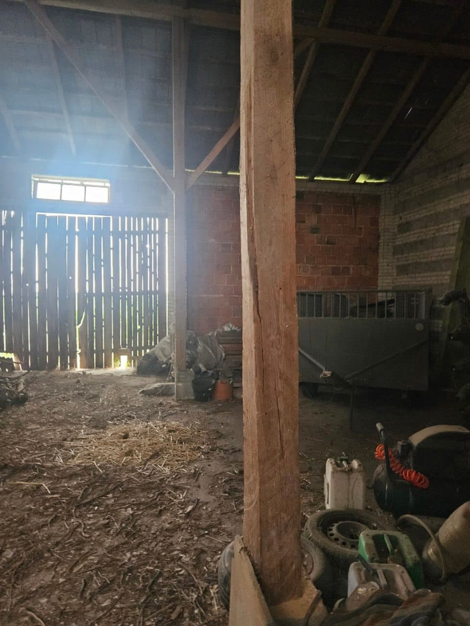 zabudowana nieruchomość rolna położona w miejscowości: Jeziorko 75 A, gmina Kocierzew, działka o nr 454/4 o pow. 0,5419 ha, zapisana w KW Sądu Rejonowego w Łowiczu pod numerem LD1O/00018646/5 - udział 1/2 części w nieruchomości drugiego dłużnika – zdjęcie 4 z 47