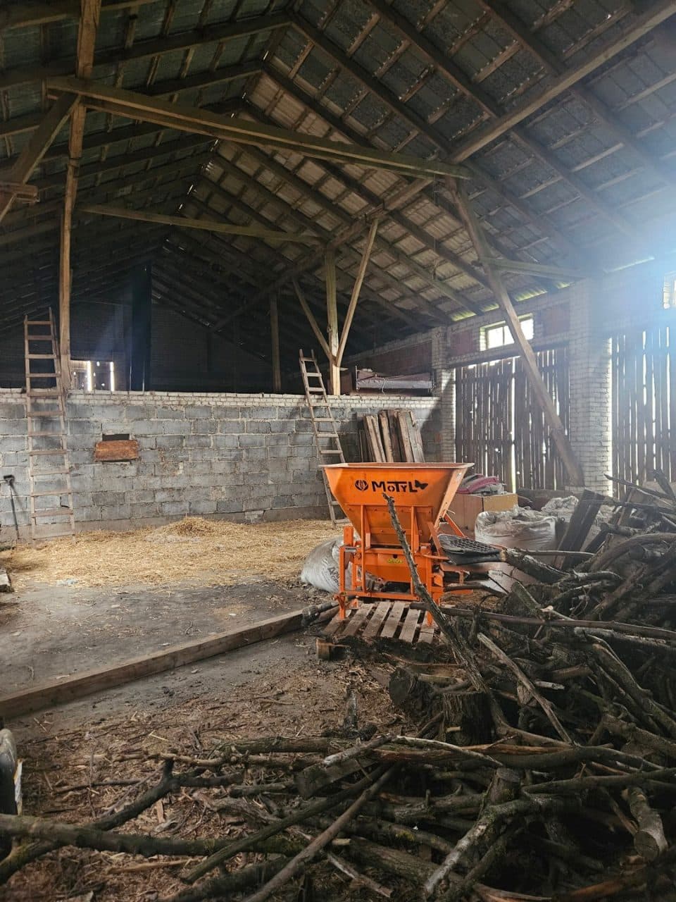 zabudowana nieruchomość rolna położona w miejscowości: Jeziorko 75 A, gmina Kocierzew, działka o nr 454/4 o pow. 0,5419 ha, zapisana w KW Sądu Rejonowego w Łowiczu pod numerem LD1O/00018646/5 - udział 1/2 części w nieruchomości drugiego dłużnika – zdjęcie 5 z 47