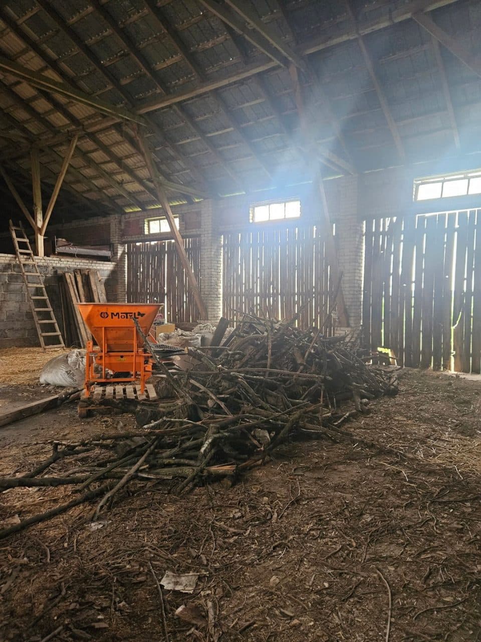 zabudowana nieruchomość rolna położona w miejscowości: Jeziorko 75 A, gmina Kocierzew, działka o nr 454/4 o pow. 0,5419 ha, zapisana w KW Sądu Rejonowego w Łowiczu pod numerem LD1O/00018646/5 - udział 1/2 części w nieruchomości drugiego dłużnika – zdjęcie 6 z 47