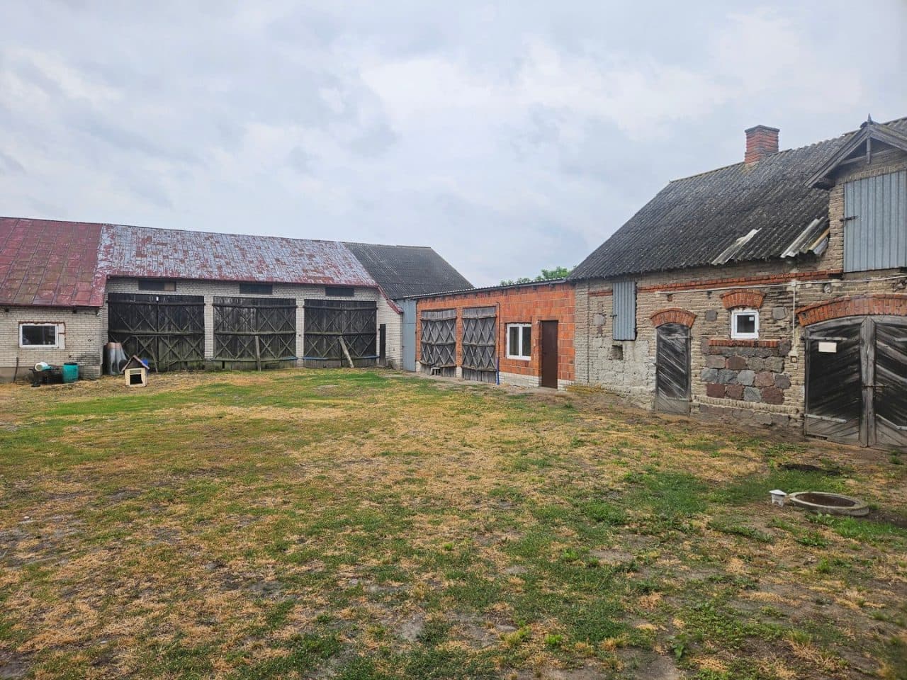 zabudowana nieruchomość rolna położona w miejscowości: Jeziorko 75 A, gmina Kocierzew, działka o nr 454/4 o pow. 0,5419 ha, zapisana w KW Sądu Rejonowego w Łowiczu pod numerem LD1O/00018646/5 - udział 1/2 części w nieruchomości pierwszego dłużnika – zdjęcie 30 z 47