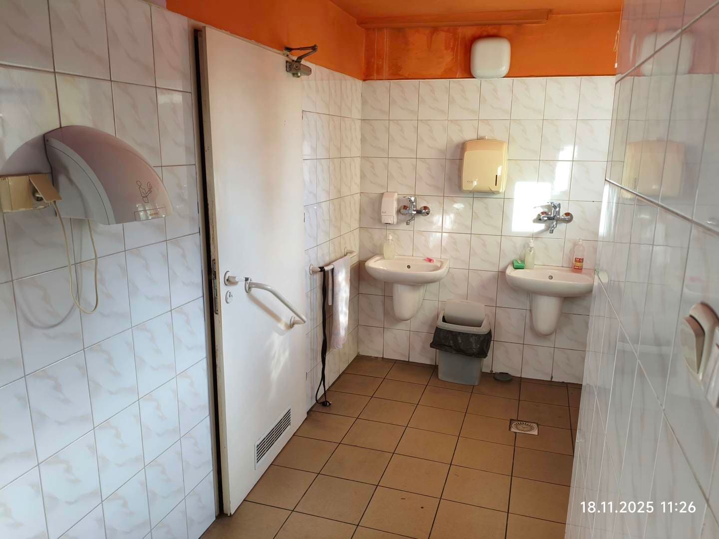 Grunt oddany w użytkowanie wieczyste i budynek stanowiący odrębną nieruchomość – zdjęcie 11 z 26