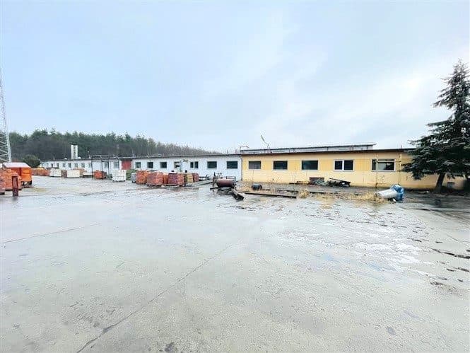 działki nr 37/3, 37/12, 37/16, 37/17, 37/22 o pow. 1,669 ha zabudowane budynkami produkcyjno- magazynowymi oraz budynkiem socjalno- biurowym