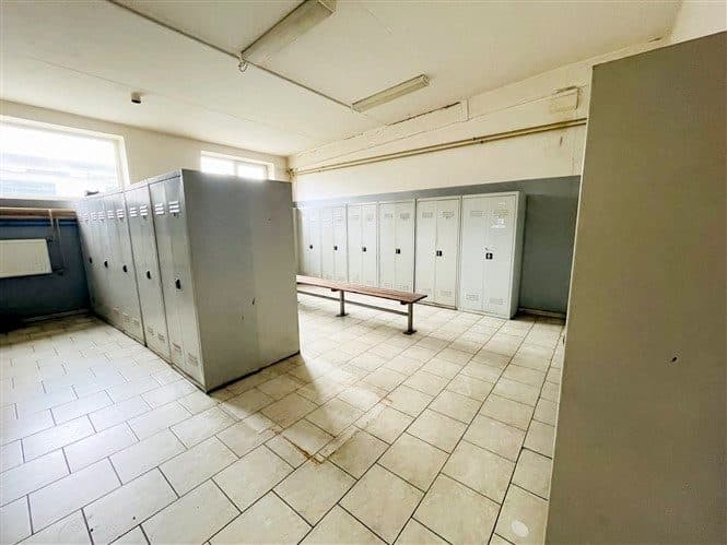 działki nr 37/3, 37/12, 37/16, 37/17, 37/22 o pow. 1,669 ha zabudowane budynkami produkcyjno- magazynowymi oraz budynkiem socjalno- biurowym – zdjęcie 4 z 13