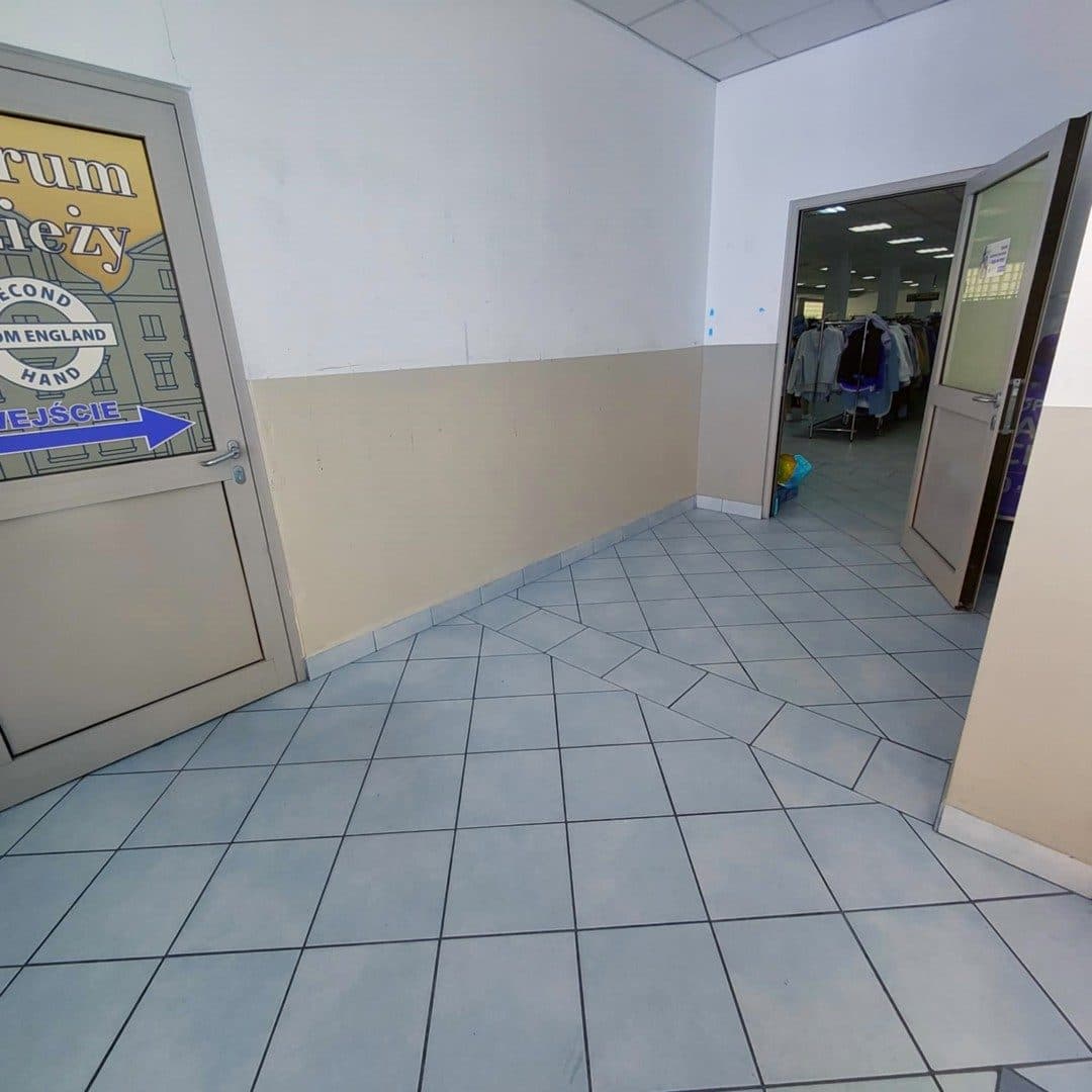 lokalu usługowy w Dzierżoniowie - pow. 546m2 – zdjęcie 2 z 3