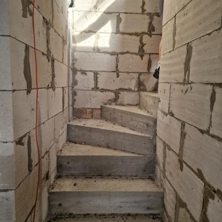 Nieruchomość gruntowa o pow. 1549 m2 w trakcie zabudowy budynkiem mieszkalny jednorodzinny o powierzchni 104,08 m2. – zdjęcie 10 z 16