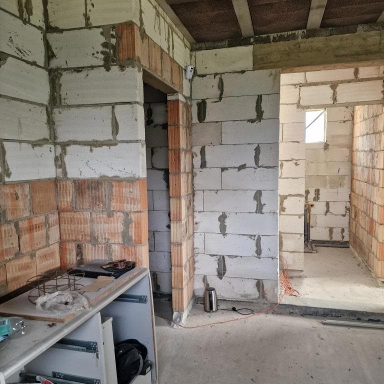 Nieruchomość gruntowa o pow. 1549 m2 w trakcie zabudowy budynkiem mieszkalny jednorodzinny o powierzchni 104,08 m2. – zdjęcie 7 z 16