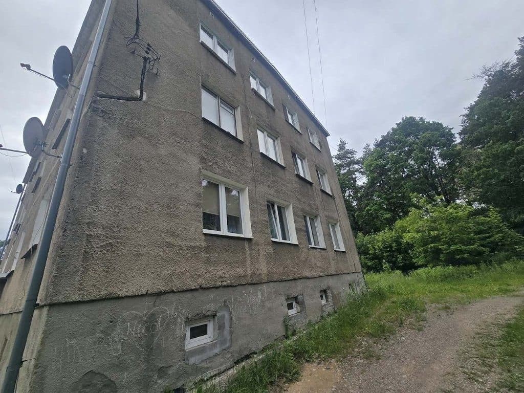lokal mieszkalny o powierzchni 48,80m.kw wraz z udziałem 1513 / 16170 części związanym z własnością lokalu – zdjęcie 2 z 2