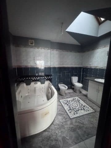 działka o pow. 0,0447 ha, dom o p.u. 200,3 m2 (3 udziały: 2/4, 1/4, 1/4) – zdjęcie 5 z 11
