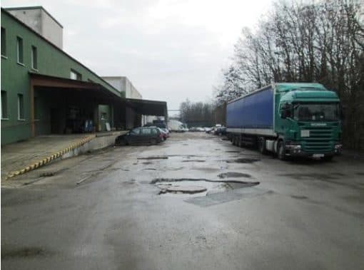 1/2 części nieruchomości gruntowej zabudowanej budynkiem położonej: Poznań, ul. Zwierzchowskiego 33 wraz z udziałami 1/8 oraz 3/24 nieruchomości gruntowej, które stanowią wewnętrzną drogę dojazdową – zdjęcie 18 z 19