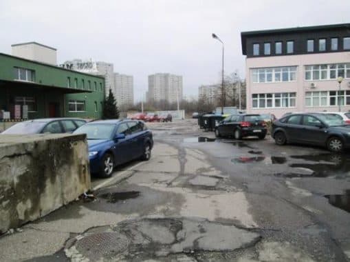 1/2 części nieruchomości gruntowej zabudowanej budynkiem położonej: Poznań, ul. Zwierzchowskiego 33 wraz z udziałami 1/8 oraz 3/24 nieruchomości gruntowej, które stanowią wewnętrzną drogę dojazdową – zdjęcie 2 z 19