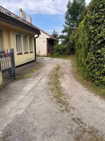 udział nr 5 w wysokości 1/6 we współwłasności działki nr 199/4 w obrębie ewidencyjnym nr 46 Kraków-Podgórze, stanowiącej drogę dojazdową biegnącą między budynkami 19A i 21 przy ul. Suchej – zdjęcie 3 z 3