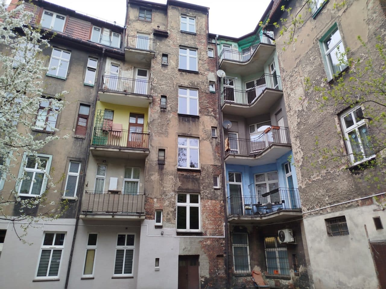 nieruchomość zapisana w KW KA1Y/00066805/6 opisana jako LOKAL STANOWIĄCY ODRĘBNĄ NIERUCHOMOŚĆ. Położenie BYTOM, KAROLA MIARKI, 18 /9. – zdjęcie 2 z 29