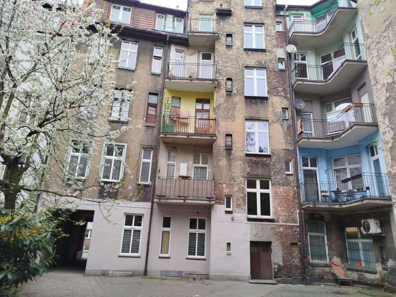 nieruchomość zapisana w KW KA1Y/00066805/6 opisana jako LOKAL STANOWIĄCY ODRĘBNĄ NIERUCHOMOŚĆ. Położenie BYTOM, KAROLA MIARKI, 18 /9. – zdjęcie 8 z 29