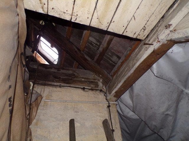 lokal mieszkalny - 3 pokoje, spiżarnia, kuchnia, przedpokój, łazienka na parterze, pokój na poddaszu o pow. 89,2300 m2, udział związany z własnościa lokalu 625 / 1000 – zdjęcie 10 z 20