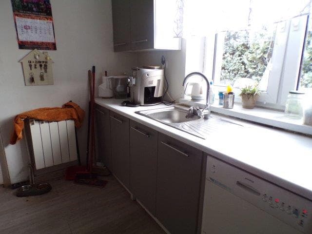 lokal mieszkalny - 3 pokoje, spiżarnia, kuchnia, przedpokój, łazienka na parterze, pokój na poddaszu o pow. 89,2300 m2, udział związany z własnościa lokalu 625 / 1000 – zdjęcie 2 z 20
