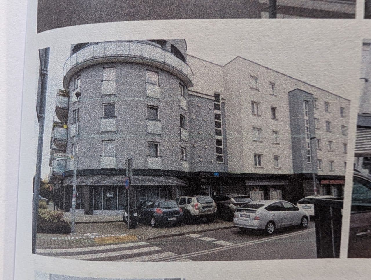 Lokal mieszkalny o pow. 37,32 m2 z pomieszczeniem przynależnym - komórka lokatorska, miejsce postojowe.