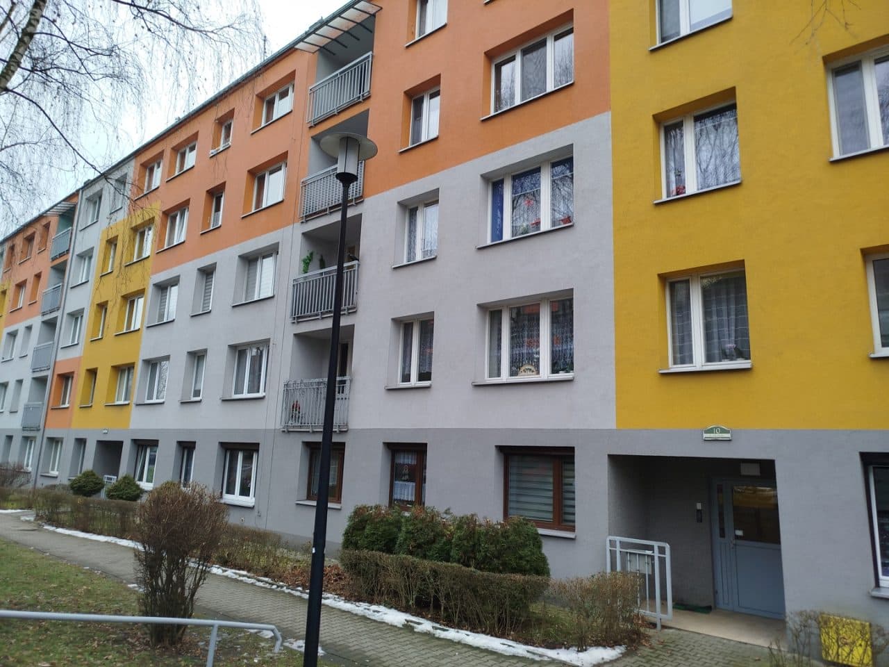 nieruchomość zapisana w KW KA1Y/00062890/0 opisana jako LOKAL STANOWIĄCY ODRĘBNĄ NIERUCHOMOŚĆ. Położenie BYTOM, ARKI BOŻKA, 10 /48.